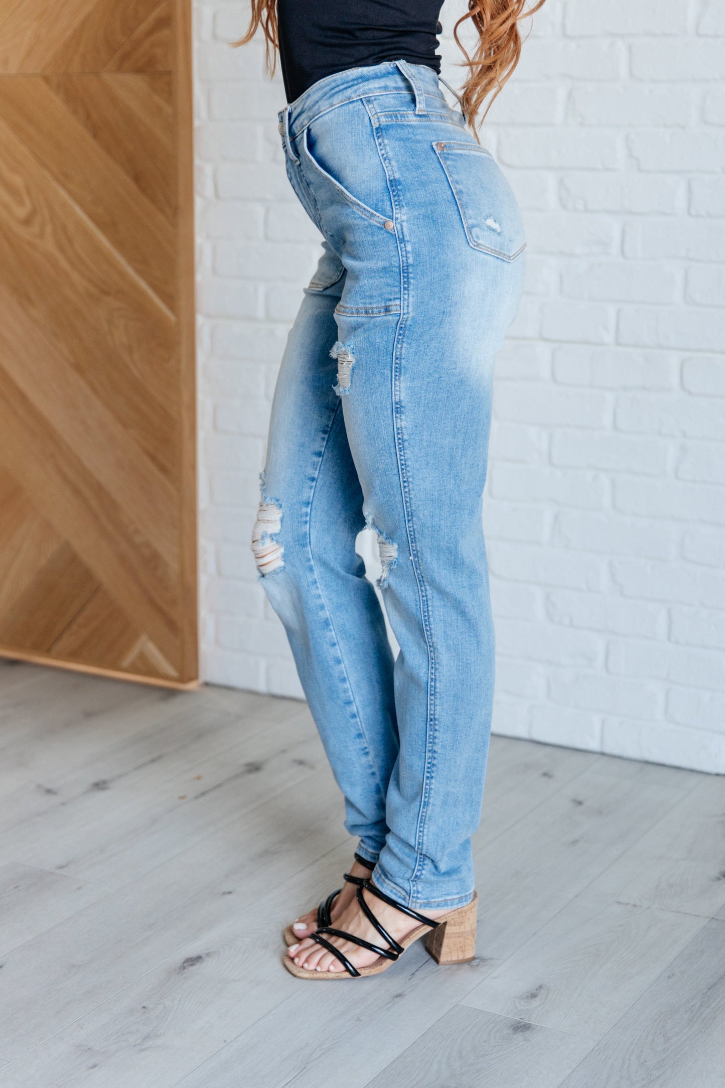 JUDY BLUE Aiden High Rise Distressed Boyfriend Jeans