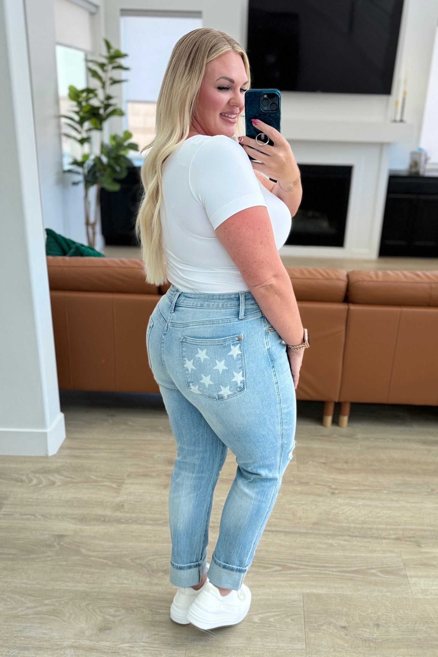 JUDY BLUE Mid Rise Star Pocket Boyfriend Jeans