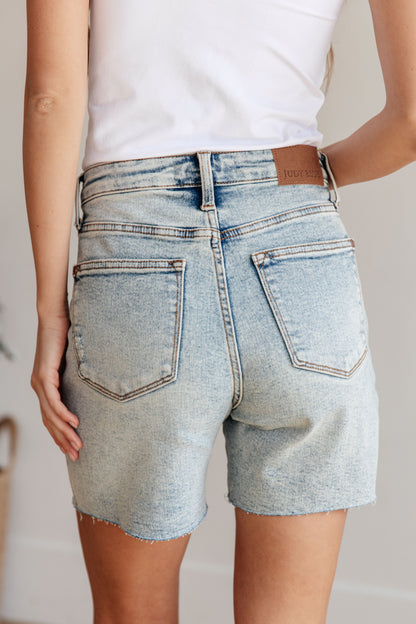 JUDY BLUE Cindy Mineral Wash Distressed Boyfriend Shorts