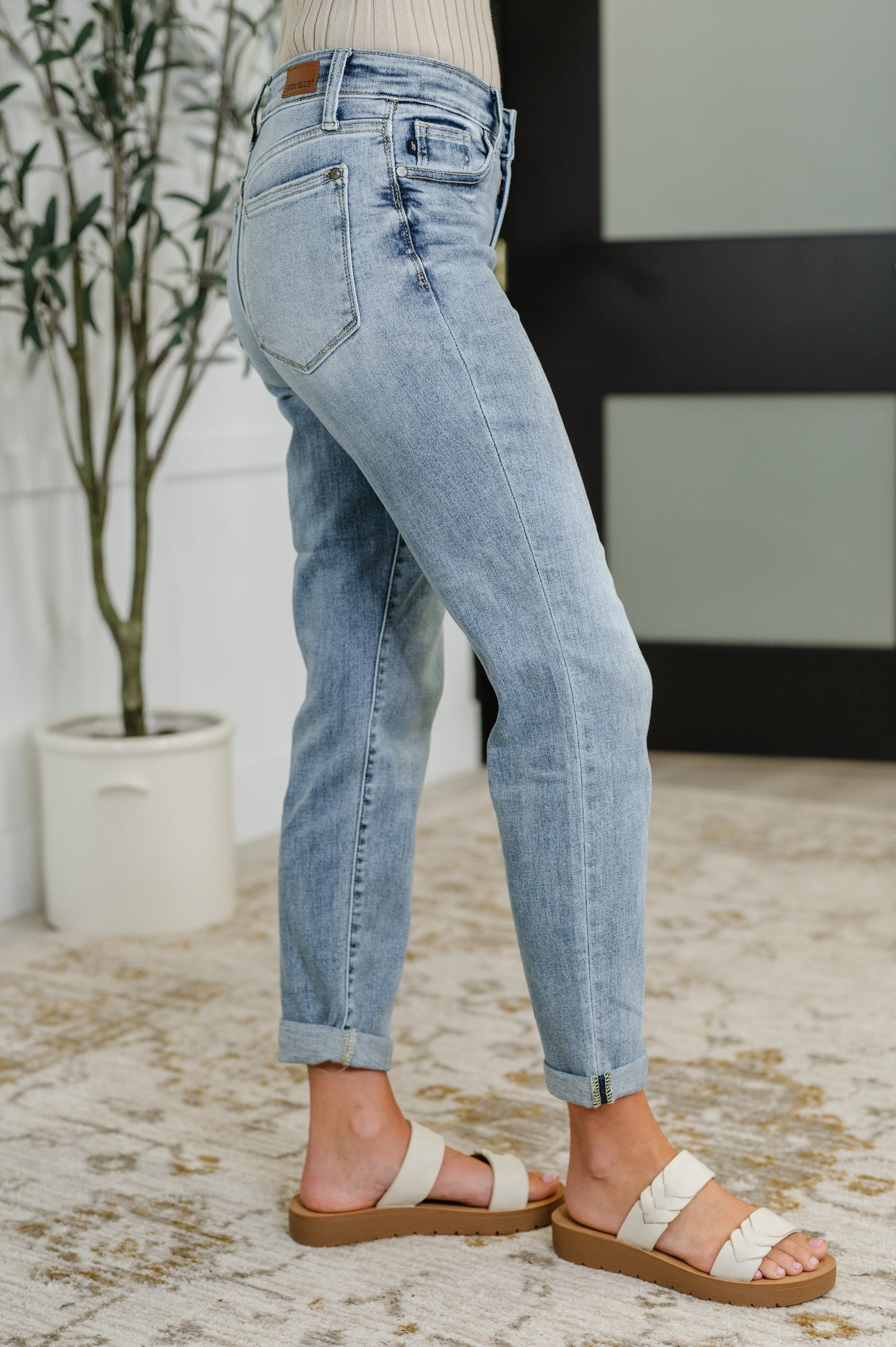 JUDY BLUE Mallory Mid Rise Bleach Wash Boyfriend Jeans