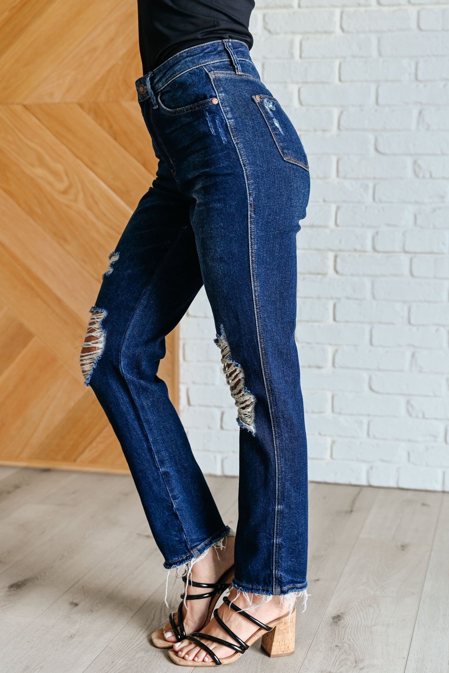 JUDY BLUE Montana Rigid Magic Distressed Straight Jeans