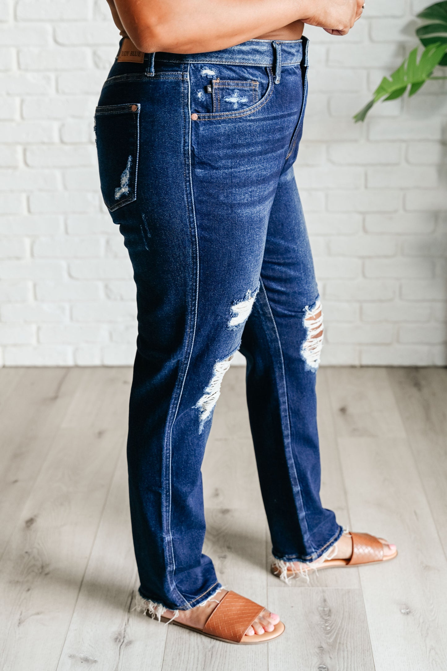 JUDY BLUE Montana Rigid Magic Distressed Straight Jeans