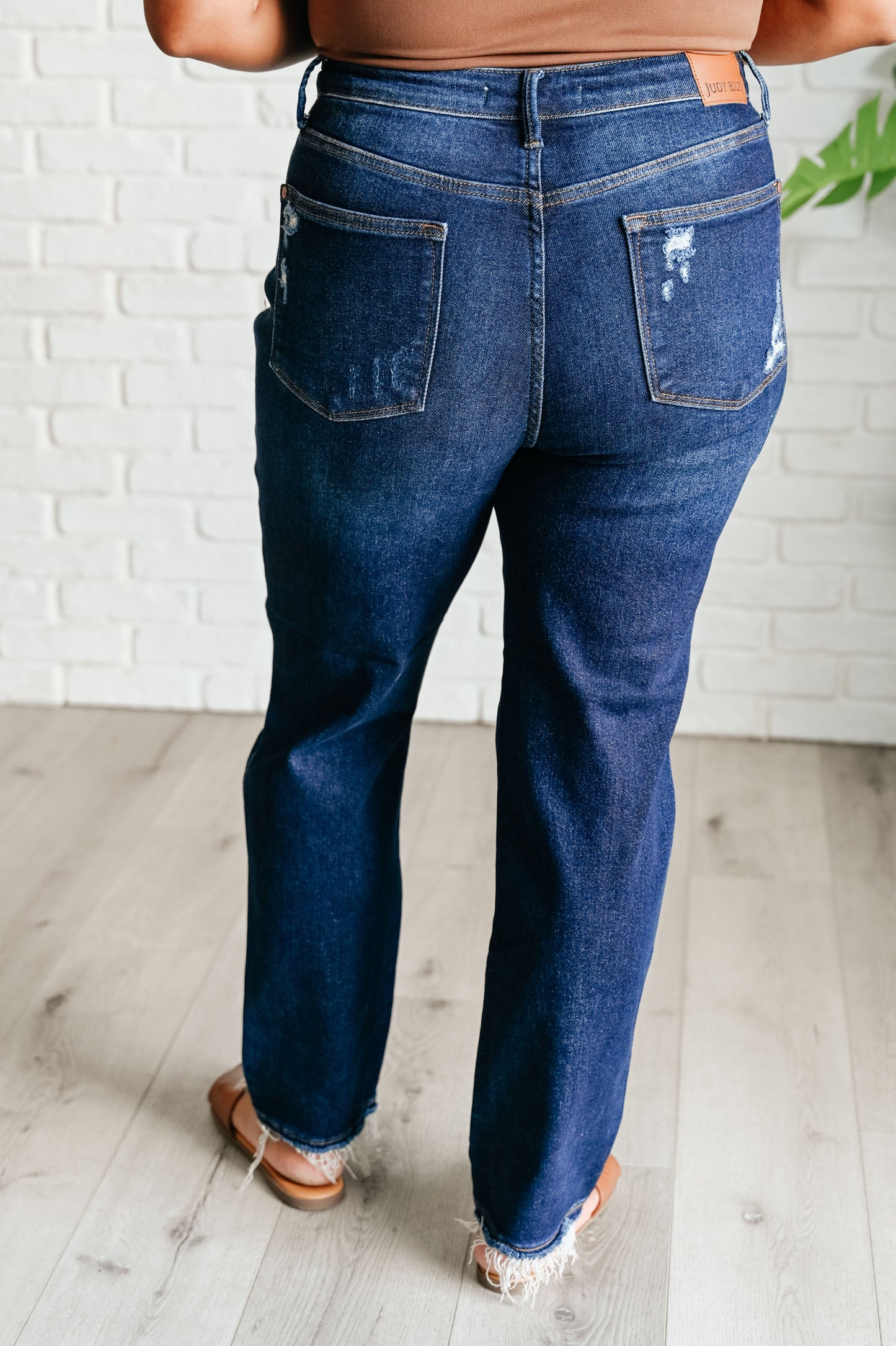 JUDY BLUE Montana Rigid Magic Distressed Straight Jeans