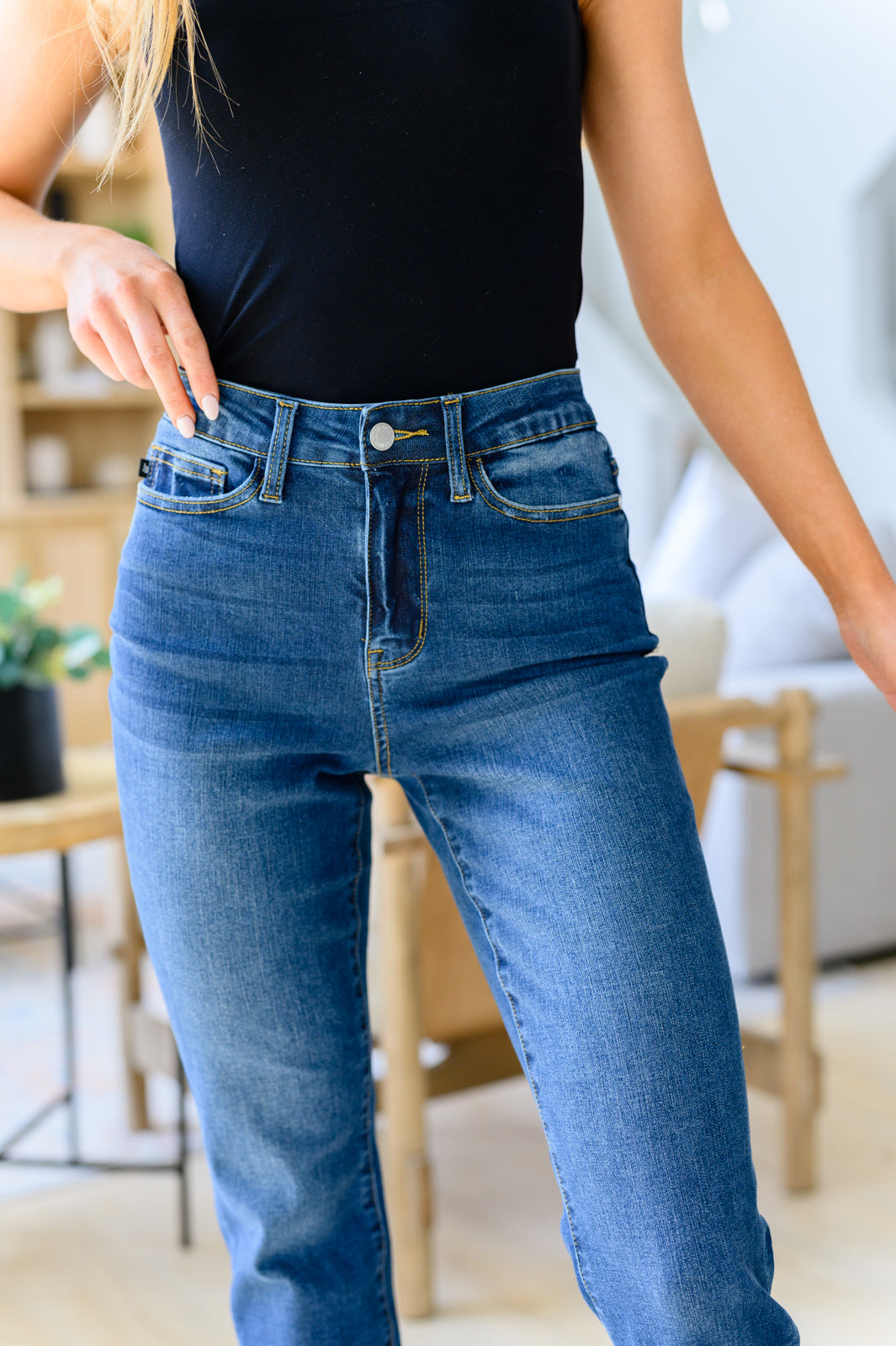 JUDY BLUE Downtown High-Rise Cooling Boyfriend Jeans