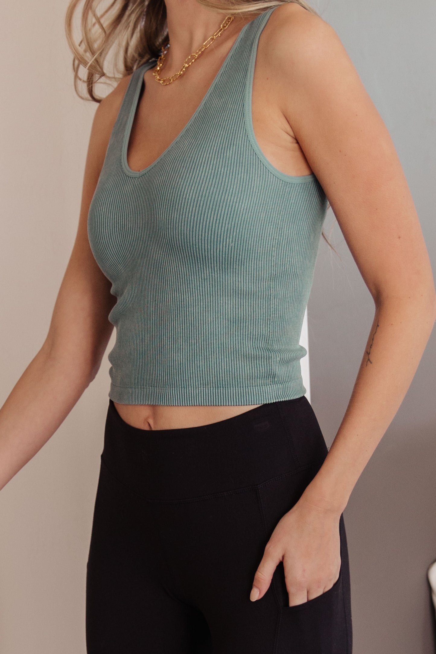 Fundamentals Seamless Reversible Mid-Crop Tank, Vintage Blue