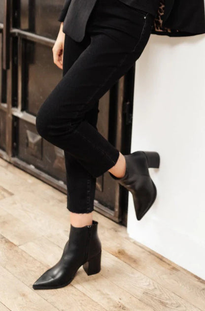 Amari Ankle Boots In Black