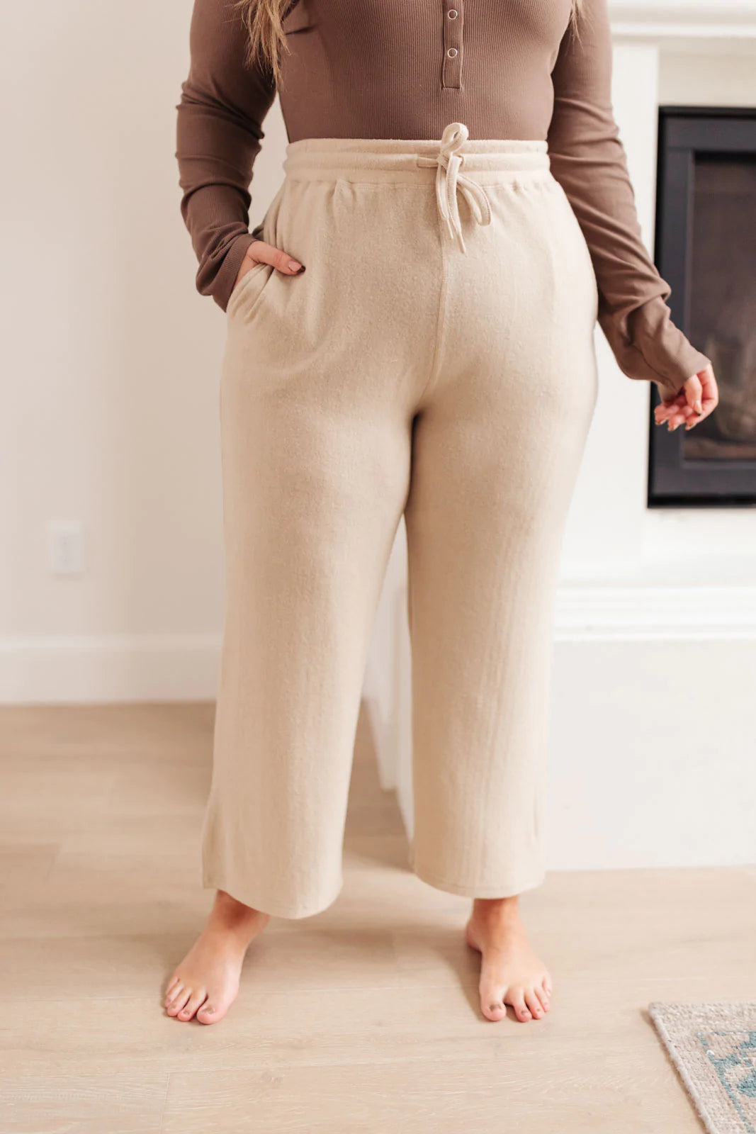 Wide Legged & Cozy Sweatpants in Sand